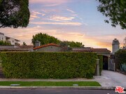 Photo - 338 Westbourne Dr House