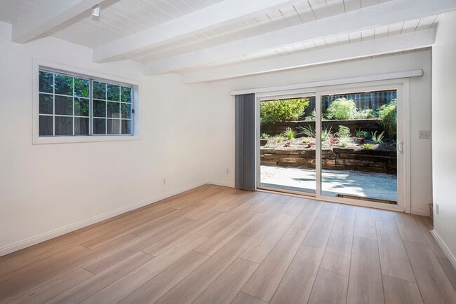 Building Photo - 2 BED/1.5 BATH ON THE MESA!!!