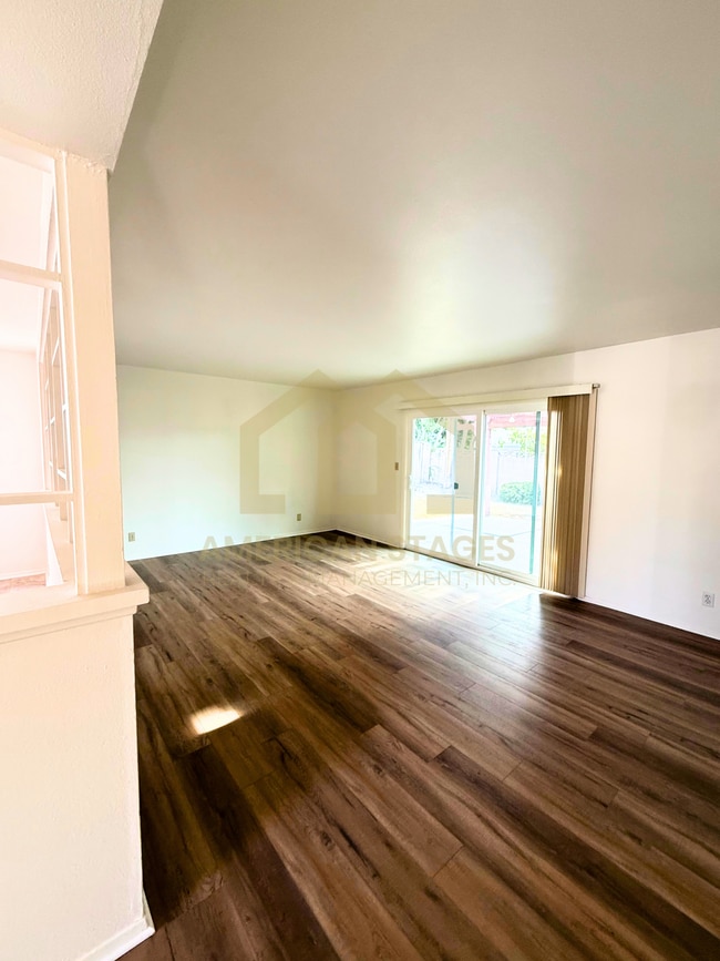 Photo - 1733 Julie Cir