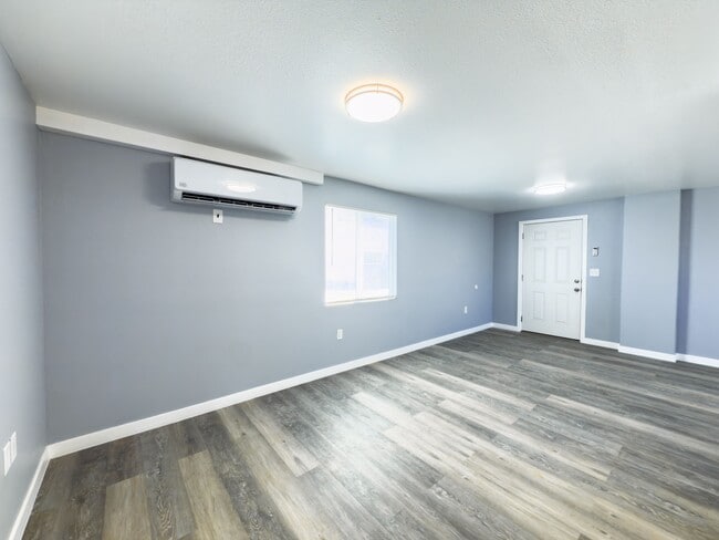 Photo - 1155-1159 E 10th St