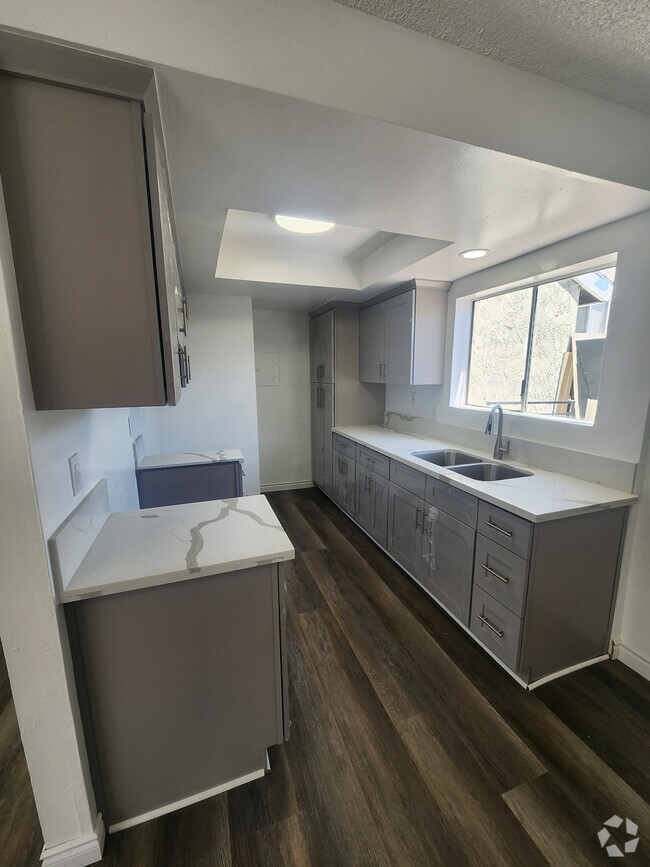 Building Photo - 1451 W 146th St Unit B Rental