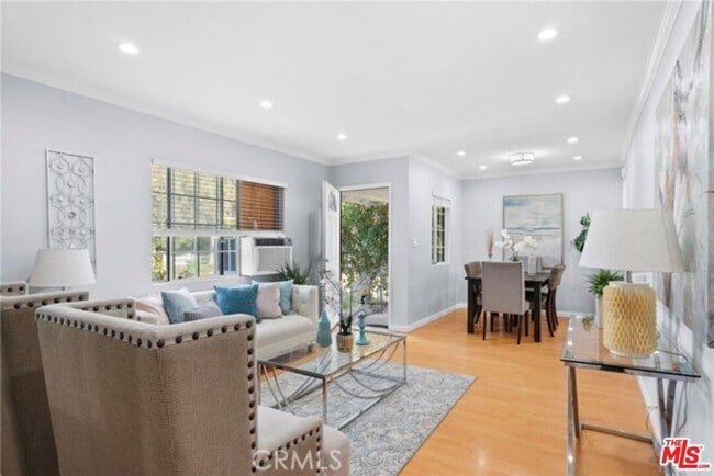 Photo - 16154 Gilmore St