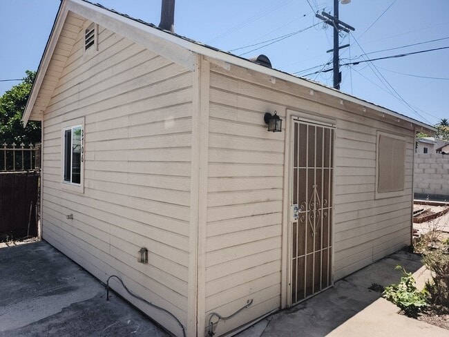 Building Photo - 2706 W 74th St