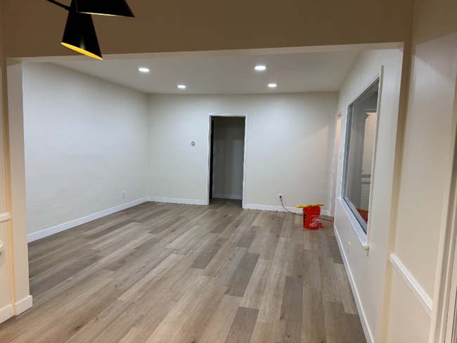 Photo - 13345 Burbank Blvd