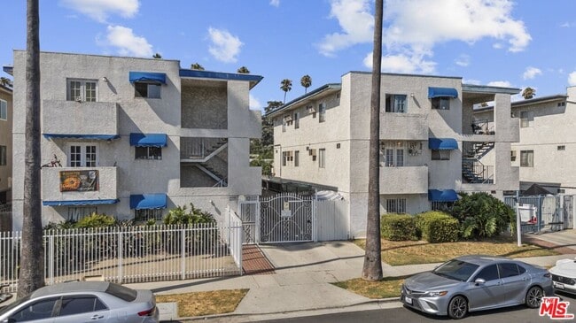 Photo - 14333 Haynes St Apartment Unit 2