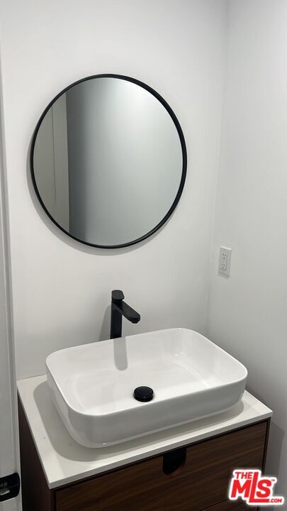 Photo - 853 N June St