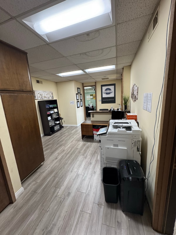 Building Photo - 12410 Burbank Blvd Rental