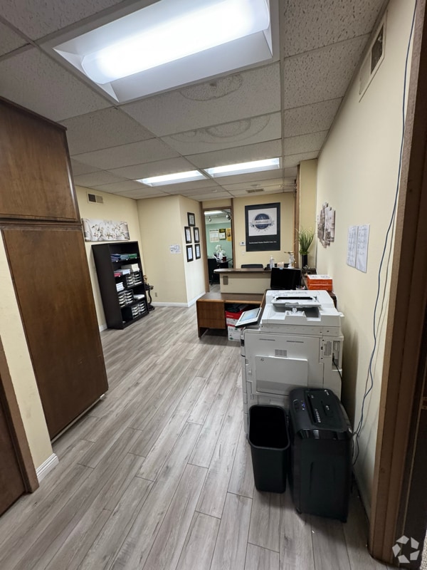 Building Photo - 12410 Burbank Blvd Rental