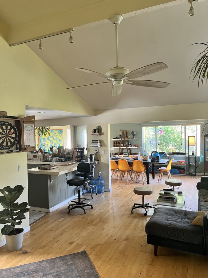 Shared living area - 5497 Bloch St House