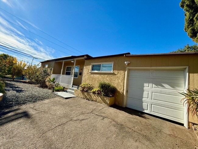 Photo - 3 Bedroom 1 bath single story home with solar!