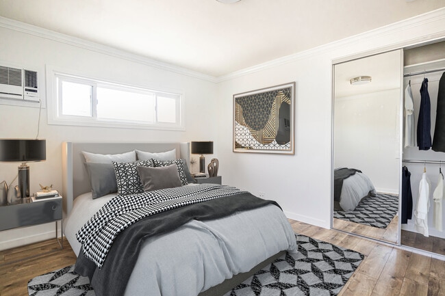 Photo - 14041 Moorpark St Unit 5