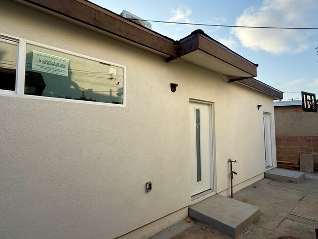 Photo - 3877 S Van Ness Ave House