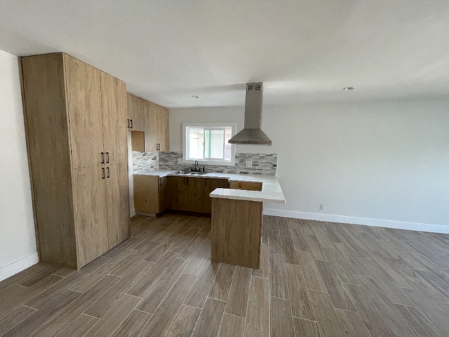 Photo - 7337 Woodley Ave Unit 8