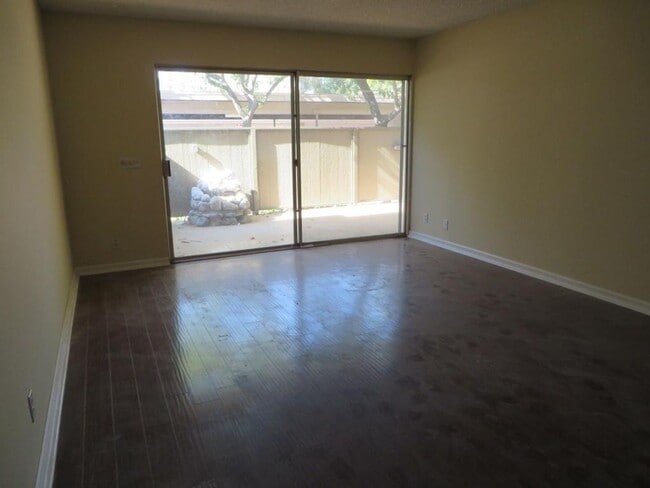 Photo - LOVELY 2BD/2BA Condo in Valencia's Desirable Lakeshore Community