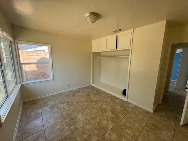 Photo - 735 Ramona Ave N