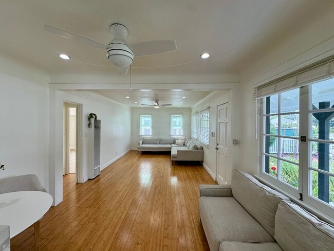 Building Photo - 2754 S Barrington Ave