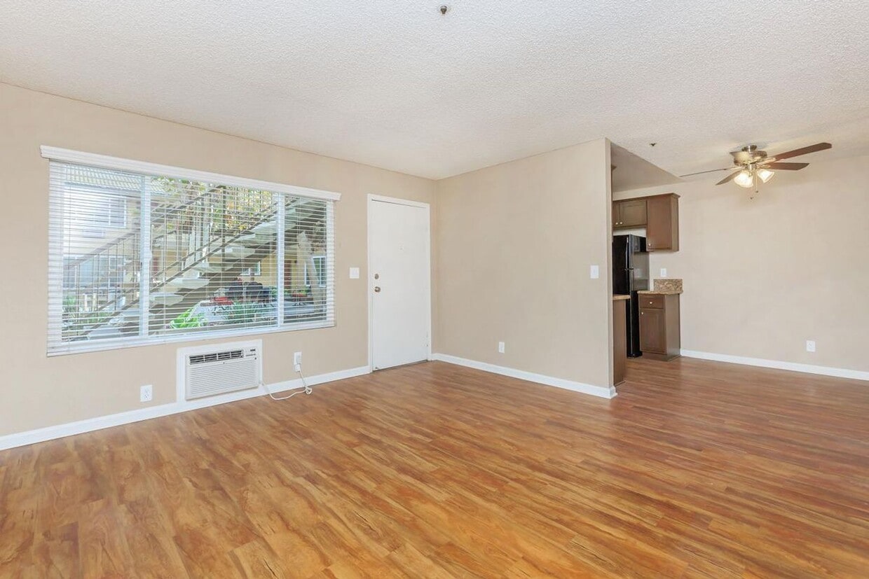 Floor Plan - 2/2 Up