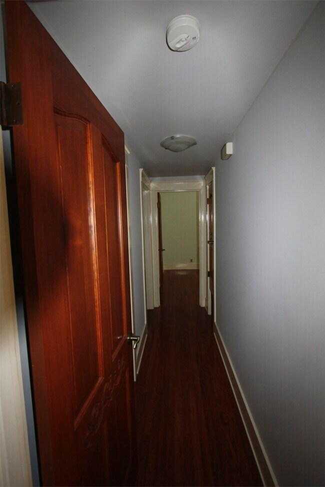 Photo - 640 W 8th St
