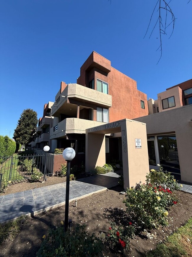 Photo - Spacious 2 Bedroom, 2 Bathroom, Canoga Par...