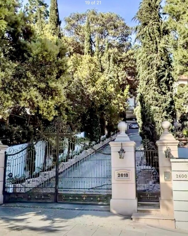 Photo - 2618 N Vermont Ave Unit Private Residence