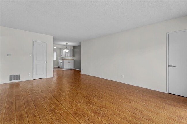 Photo - 7749-7755 Saint Bernard St