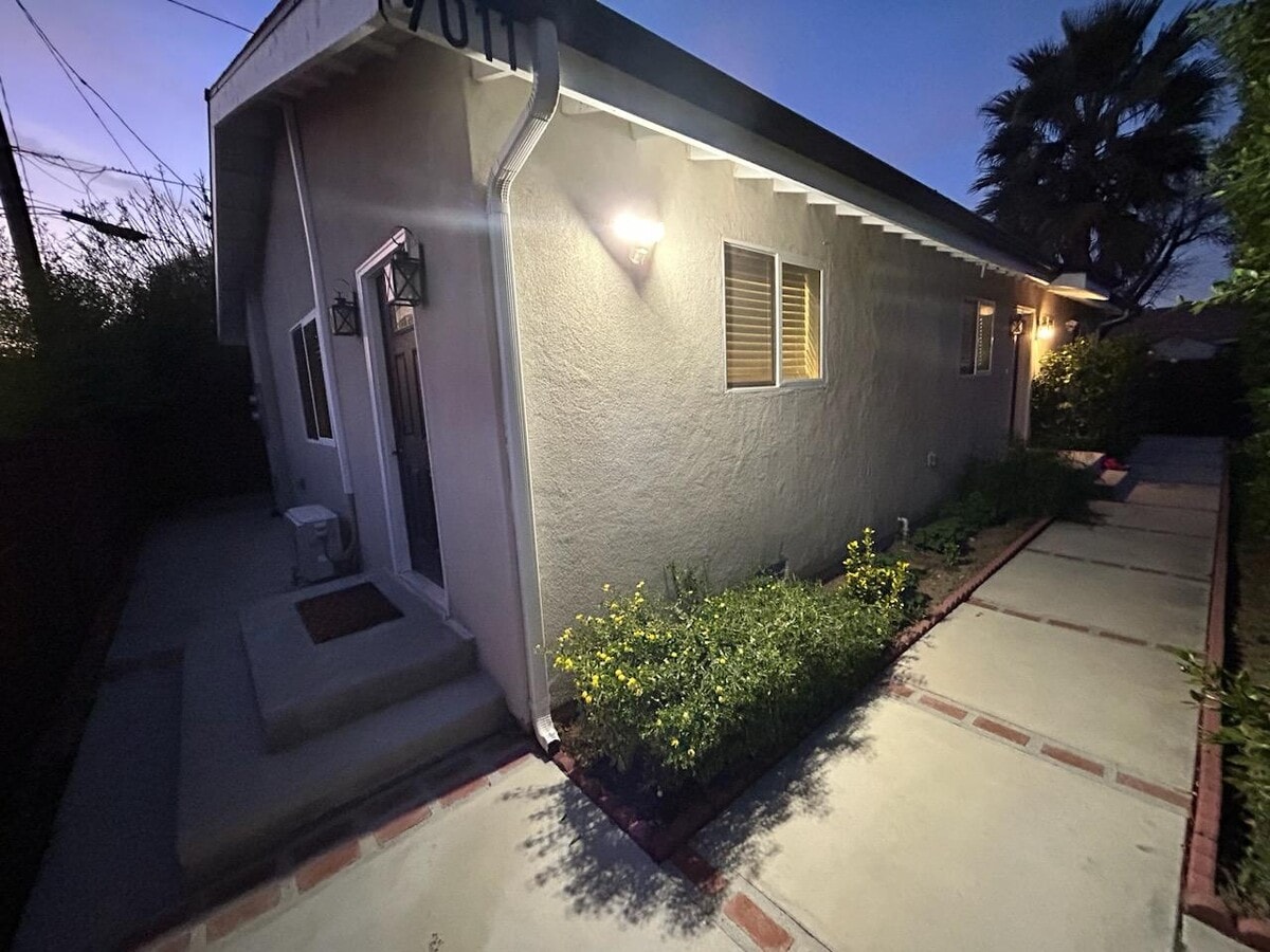 Photo - 7011 Jumilla Ave Unit - A