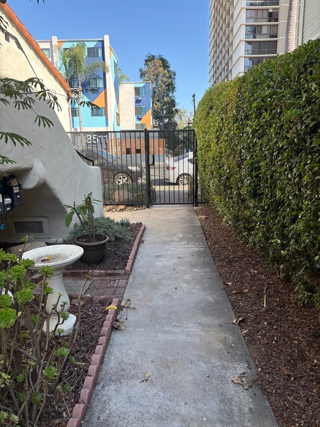 Building Photo - Gaylord Building Unit 5