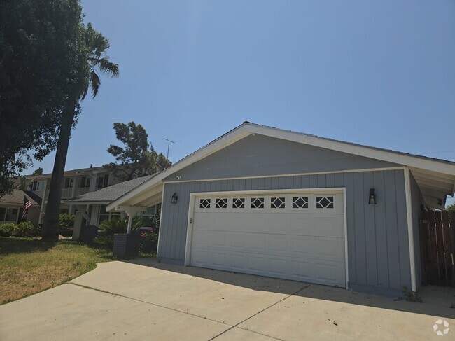 Building Photo - 1875 Hanley Ave Rental