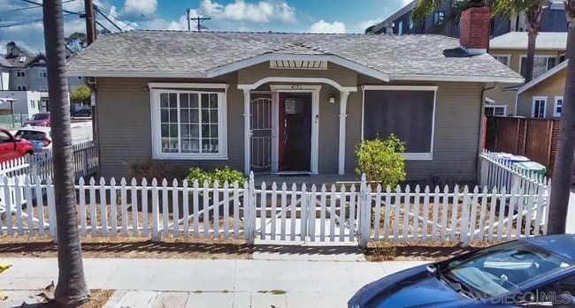 Building Photo - Charming Home with Prime Location & Ample Living Space