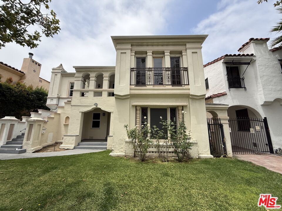 Photo - 211 S Arnaz Dr