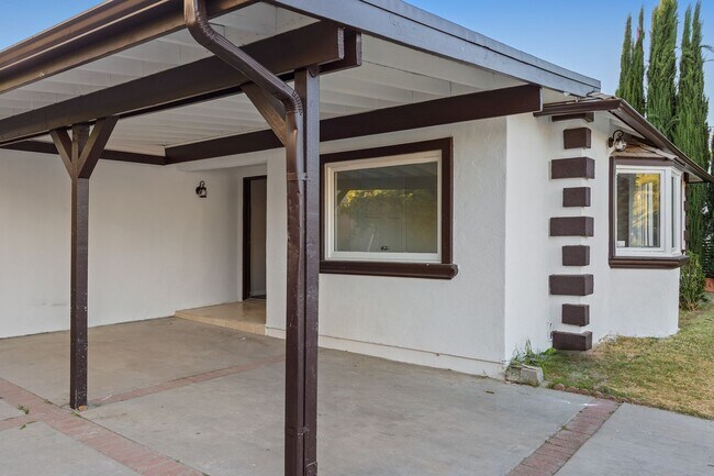 Photo - 5137 Chimineas Ave