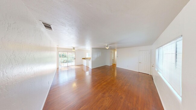 4BD 3BA with a Private Patio! - 4BD 3BA with a Private Patio! House