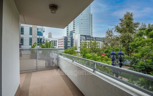 Building Photo - 253 Tenth Ave Unit #225