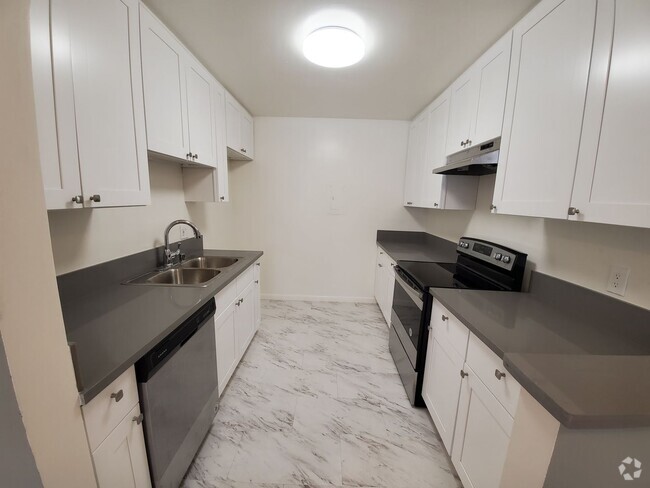 Building Photo - 1 Month Free! Fully Renovated 1-Bedroom Ap... Unit 01 Rental