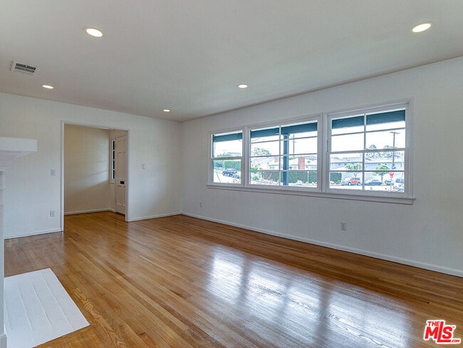 Photo - 7101 W 85th St