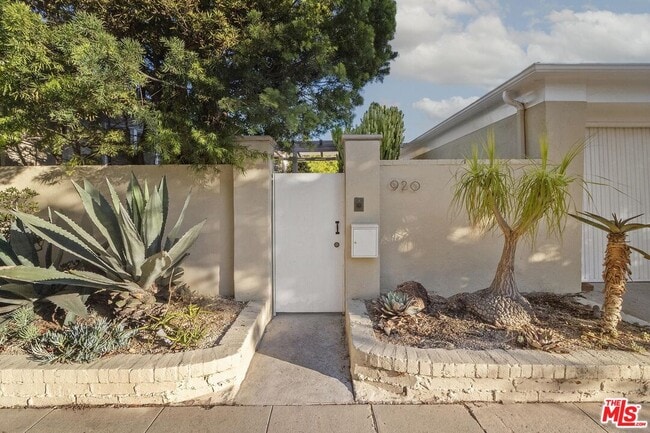 Photo - 920 Carrillo Dr