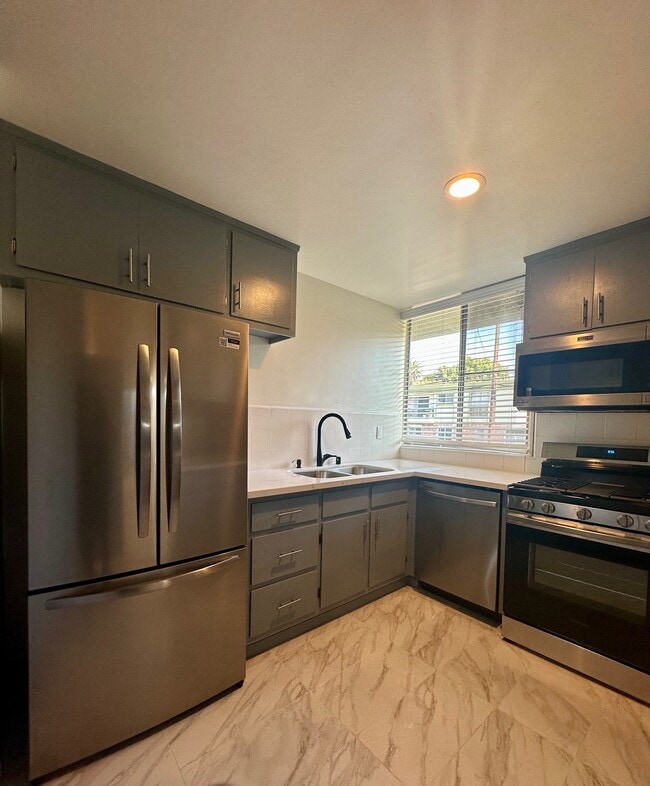 Building Photo - 537 Evergreen St Unit 9