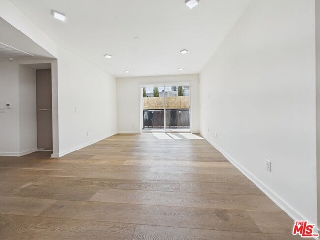 Photo - 850 S Crenshaw Blvd Unit 402