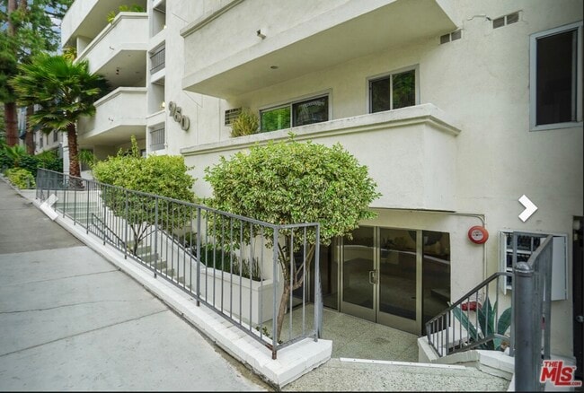 Photo - 960 Larrabee St Unit Beatrix Makray