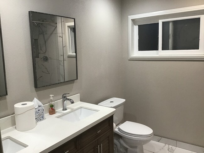 Double vanity bathroom - 606 Maple Ave