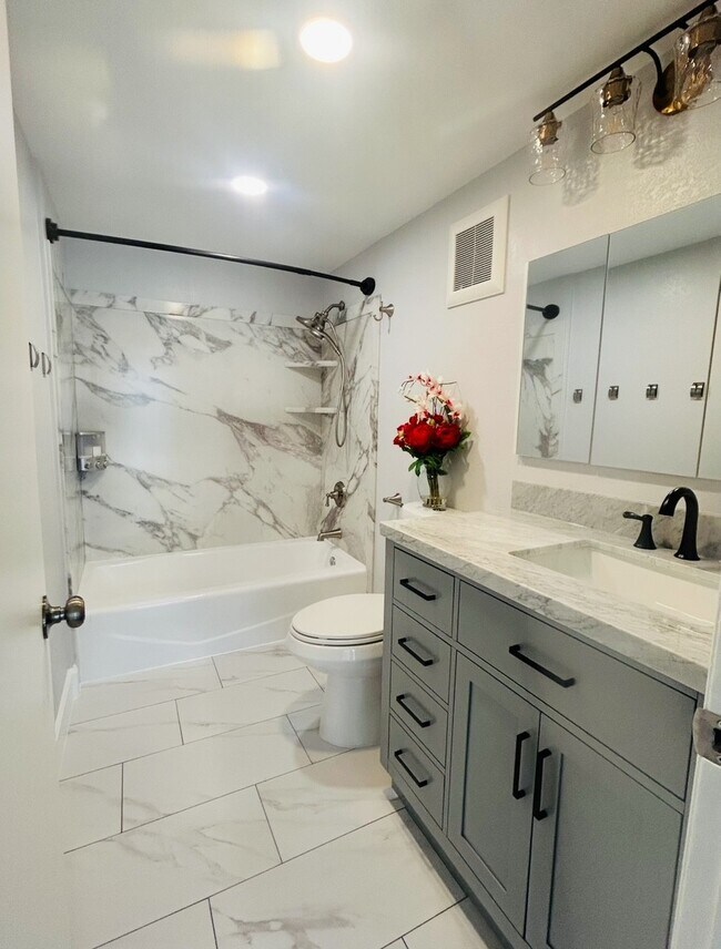 Photo - 1631 E Cypress St Unit D