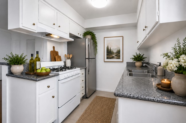 Photo - Harvard Apartments