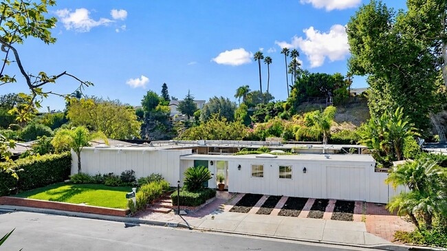 Building Photo - 6241 Frondosa Dr