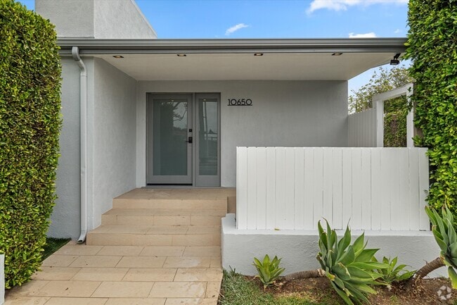 Building Photo - 10650 Putney Rd Rental