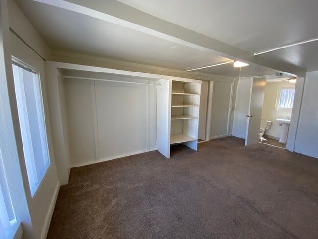 Photo - cla215* Unit 130a