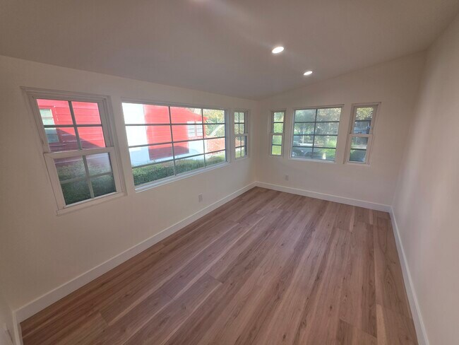 Photo - 2913 W Riverside Dr Unit 2913