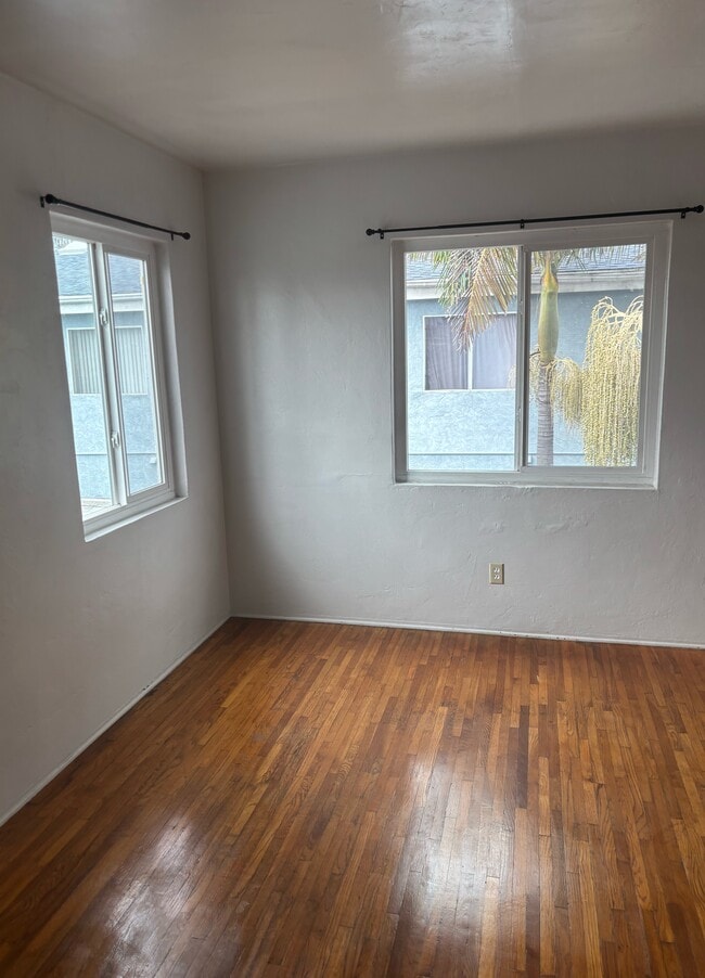 Building Photo - 4010-4016 Illinois Unit 4012 1/2