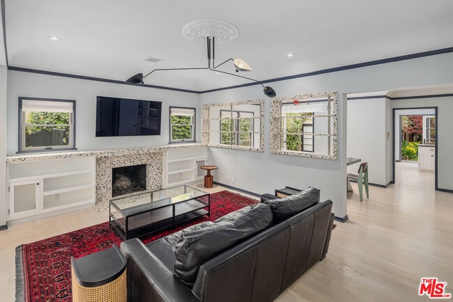 Photo - 381 Huntley Dr