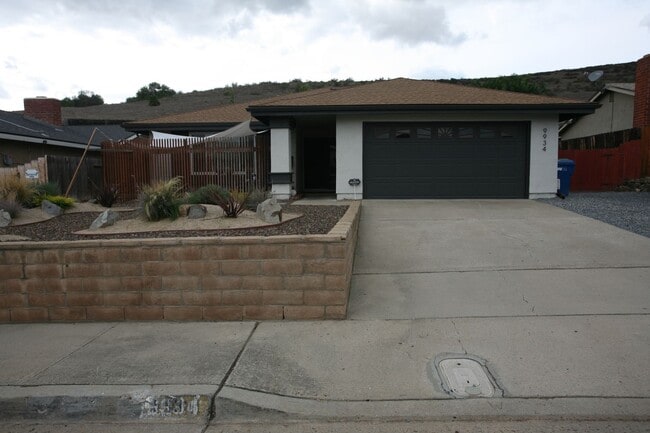 Building Photo - 3br, 2ba in a Great Family Neighborhood Available Now!