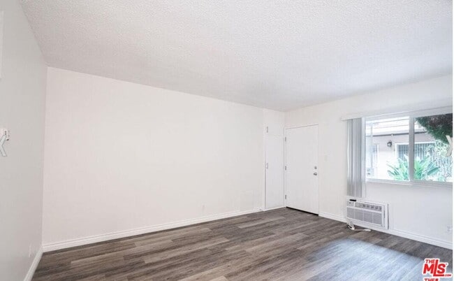 Photo - 13343 Victory Blvd Unit 2